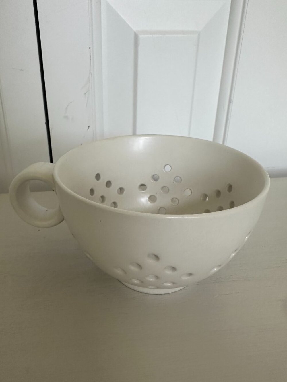 NEW Crate&Barrel Berry Mug Colander in Matte White
